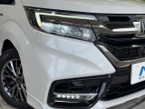 【LEDヘッドライト】悪天候や夜間走行時も良好な視界を確保し安心して運転できる高輝度LEDヘッドライトを装備!点灯速度が早く、消費電力も抑えられています。