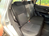 後部座席も気になるようなキズ・汚れやへたり等、大きなダメージはなく、良好な状態です。