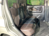 後部座席も気になるようなキズ・汚れやへたり等、大きなダメージはなく、良好な状態です。