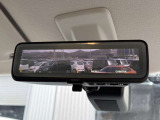 【デジタルルームミラー】後席の大きな荷物や同乗者で後方が確認しづらい時でも安心!カメラが撮影した車両後方の映像をルームミラー内に表示。クリアな視界で状況の確認が可能です!