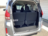 大口なテールゲートです。幅広、低い床面で大きな荷物の出し入れが簡単になります。コンパクトボディーなのに、荷室はこんなに広々!たくさん荷物が積めますよ。