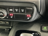 運転席/助手席シートヒーターで寒い日もすぐに温かくなり快適に過ごせます。2段階の温度調整が可能です