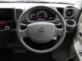 オリックス認定中古車は厳選した上質な車輌のみをお届け致します。全車にプロの職人による徹底した内外装の清掃、磨き上げております。
