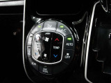 車内の温度管理に便利なオートエアコン☆