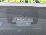 【トヨタセーフティセンス】走行中に前方の車両等を認識し、衝突しそうな時は警報とブレーキで衝突回避と被害軽減をアシスト。より安全にドライブをお楽しみいただけます。