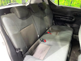 後部座席も気になるようなキズ・汚れやへたり等、大きなダメージはなく、良好な状態です。