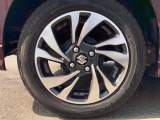 純正アルミホイールです。足元が引き立つので、車全体のイメージがアップしますよ