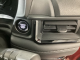 スマートキーシステム搭載ですので、ハンドル横のスイッチを押せば、エンジンスタート!