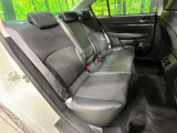 後部座席も気になるようなキズ・汚れやへたり等、大きなダメージはなく、良好な状態です。