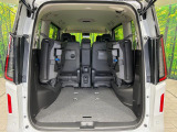 後席を格納すると、これだけの広さが!シーンに合わせたシートアレンジで、大きな荷物も積むことが出来ます♪