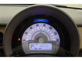とっても見やすいメーターです。夜間時はラグジュアリーな気分にさせてくれる照明が魅力ですので、夜のドライブも楽しみになりますよ♪