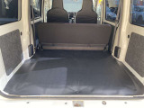 広くフラットな荷室でお仕事の道具や大きな荷物もラクラク積み込み可能です。