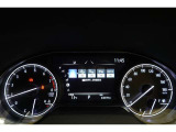 とっても見やすいメーターです。夜間時はラグジュアリーな気分にさせてくれる照明が魅力ですので、夜のドライブも楽しみになりますよ♪