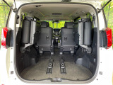 後席を格納すると、これだけの広さが!シーンに合わせたシートアレンジで、大きな荷物も積むことが出来ます♪
