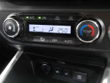 車内の温度管理に便利なオートエアコン☆