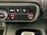 運転席/助手席シートヒーターで寒い日もすぐに温かくなり快適に過ごせます。2段階の温度調整が可能です