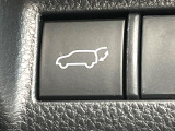 【パワーバックドア】スマートキーや運転席のボタンを押すだけでリアゲートが自動で開閉します!荷物を持っている時や、高い位置にあるバックドアを閉める際に便利な機能です♪