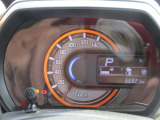 視認性の良いスピードメーターで夜も見やすく表示されますので夜道も安心ですね。
