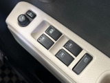 【電動格納ミラー】サイドミラーは電動格納式となっており、狭い駐車場でもキズがつくリスクを抑えられます。
