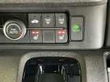 運転席/助手席シートヒーターで寒い日もすぐに温かくなり快適に過ごせます。2段階の温度調整が可能です