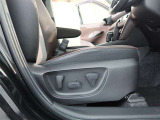 パワーシート搭載。微妙な調整が手軽にでき、ピッタリなポジションで運転することが可能です。