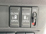 【両側パワースライドドア】スマートキーや運転席のスイッチで後席両側スライドドアの開閉が可能♪電動だから力を入れてドアを開ける必要が無く、小さなお子様でも簡単に開け閉めでき快適です♪