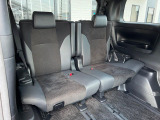 3列目シートはもちろん状態良好☆大人でもゆったりと座って頂けますので、大人数でのお出かけもラクラクです♪ご家族で、気の知れた仲間で、ドライブに行くのが楽しみですね♪