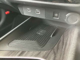 置くだけ充電に対応しております。ケーブル不要ですっきりしますね。