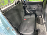 後部座席も気になるようなキズ・汚れやへたり等、大きなダメージはなく、良好な状態です。