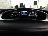 とっても見やすいメーターです。夜間時はラグジュアリーな気分にさせてくれる照明が魅力ですので、夜のドライブも楽しみになりますよ♪
