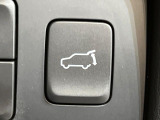 【パワーバックドア】スマートキーや運転席のボタンを押すだけでリアゲートが自動で開閉します!荷物を持っている時や、高い位置にあるバックドアを閉める際に便利な機能です♪