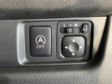 【電動格納ミラー】サイドミラーは電動格納式となっており、狭い駐車場でもキズがつくリスクを抑えられます。