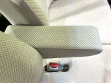 【アームレスト】運転中の身体の負担を軽減してくれるアームレストを装備♪