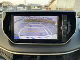 バックカメラが付いているので後方確認が非常にしやすいです。今や運転初心者も熟練者も必須装備!ついていて損はないですね♪