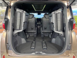 後席を格納すると、これだけの広さが!シーンに合わせたシートアレンジで、大きな荷物も積むことが出来ます♪