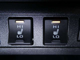 運転席と助手席には寒い時にうれしいシートヒーターが装備されてます。