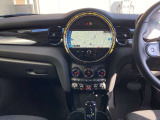 弊社はMINI正規販売店として新型車から旧モデルまでの商品知識と整備知識を備えております。納車後の不明な点等も、お気軽に弊社担当者までお問い合わせ下さい。