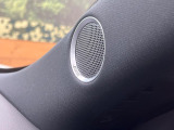 【BOSEサウンドシステム】メーカーオプションの高品位サウンドシステムを搭載。専用のチューニングが施された大小様々なスピーカーから良質なサウンドが奏でられます。