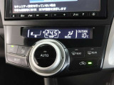 オートタイプのエアコンです。自動で風量を制御し、心地よい空気に包まれた快適な空調をつくります。