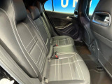 ●後部座席も気になるようなキズ・汚れやへたり等、大きなダメージはなく、良好な状態です。