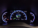 とっても見やすいメーターです。夜間時はラグジュアリーな気分にさせてくれる照明が魅力ですので、夜のドライブも楽しみになりますよ♪