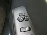 電動格納ミラー! スイッチひとつでミラーを畳めます。