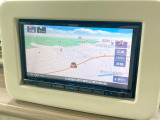 【ナビゲーション】目的地までしっかり案内してくれる使いやすいナビ。Bluetooth接続すればお持ちのスマホやMP3プレイヤーの音楽を再生可能!毎日の運転がさらに楽しくなります!!