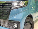 【LEDヘッドライト】悪天候や夜間走行時も良好な視界を確保し安心して運転できる高輝度LEDヘッドライトを装備!点灯速度が早く、消費電力も抑えられています。