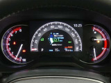 各操作スイッチは使いやすい位置に配置され、とっても見やすいメーターです。夜間時はラグジュアリーな気分にさせてくれる照明が魅力ですので、夜のドライブも楽しみになりますよ♪