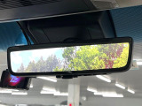 【デジタルインナーミラー】後席の大きな荷物や同乗者で後方が確認しづらい時でも安心!カメラが撮影した車両後方の映像をルームミラー内に表示。クリアな視界で状況の確認が可能です!