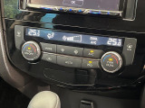 【左右独立型フルオートエアコン】運転席と助手席でそれぞれお好みの温度に設定可能。同乗者にも配慮した、快適な空調をお届け致します。