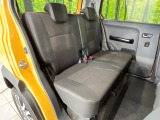 後部座席も気になるようなキズ・汚れやへたり等、大きなダメージはなく、良好な状態です。