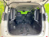 後席を格納すると、これだけの広さが!シーンに合わせたシートアレンジで、大きな荷物も積むことが出来ます♪