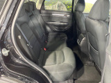 後部座席も気になるようなキズ・汚れやへたり等、大きなダメージはなく、良好な状態です。